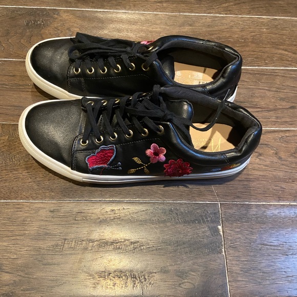 Nanette Lepore sneakers - Picture 2 of 2